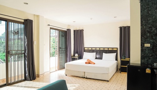 Family Room, 1 King Bed
