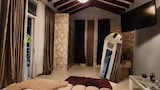Deluxe Room, 1 Queen Bed