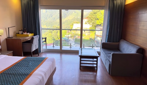 Luxe Room with Balcony