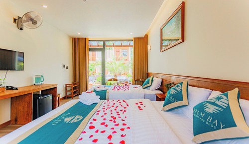 Deluxe Triple Room, 1 Bedroom, Non Smoking, Pool View