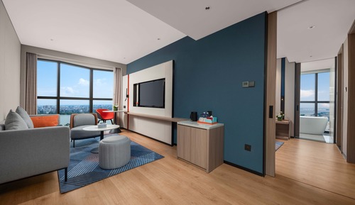 1 King Bedroom Suite River View with Bath