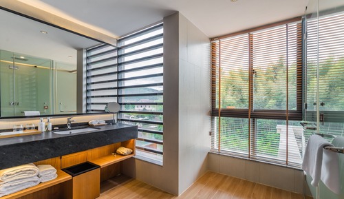 Premium Room, 1 King Bed, Accessible