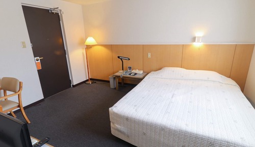 Double Room, Smoking
