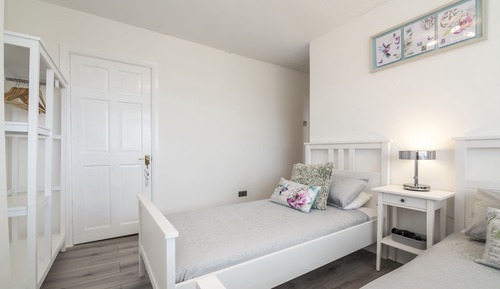 House (4 Bedrooms)