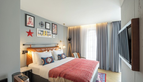 Premium Room, 1 Queen Bed, Balcony (Stocked Minibar)