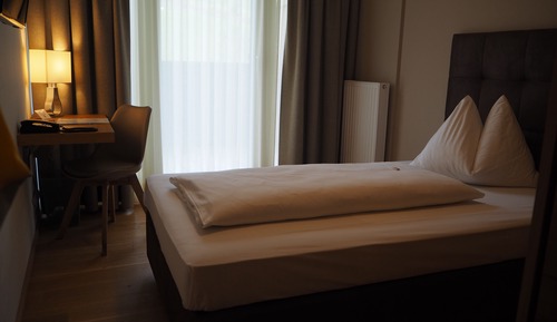 Single Room, Mountain View