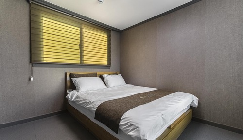 Basic Room, 2 Bedrooms (303)
