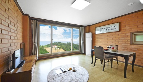 Basic Room, 1 Bedroom (A101(Oceanview))