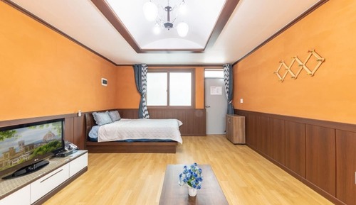 Room (Blue room (cypress wood room))
