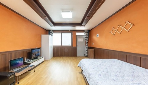 Room (Navy Blue Room (Cypress Room))