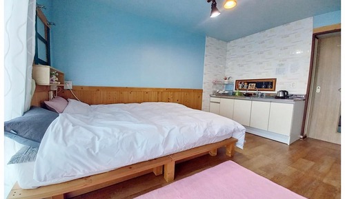 Room (Blue Room)