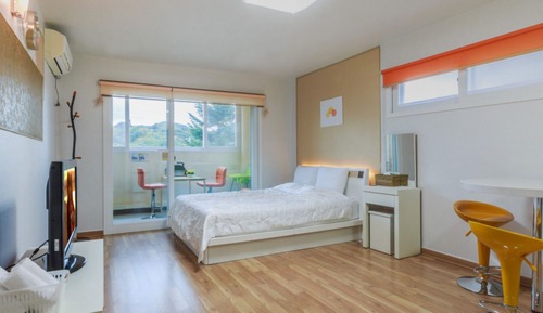 Room (Orange Gold (Whirlpool Spa))
