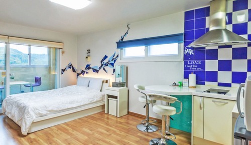 Room (Blueberries)