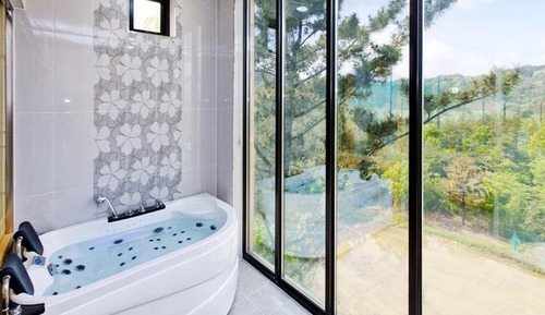Room (301 (spa))