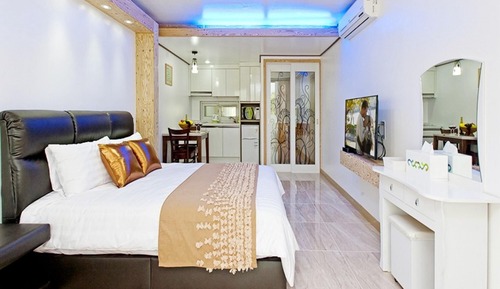 Room (303 (spa))