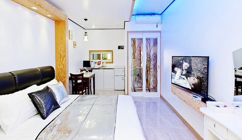 Room (202 (spa))