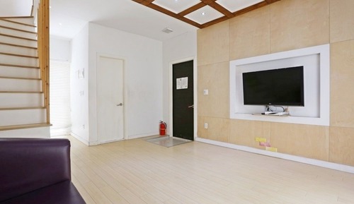 Room (Full Moon (Duplex))