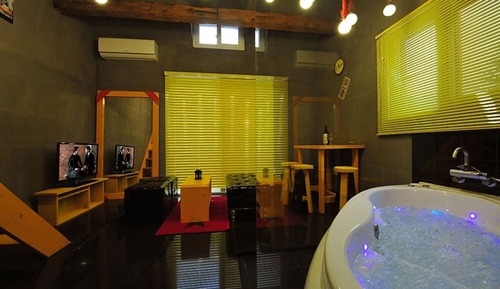 Room (Funky XY (Duplex Spa))