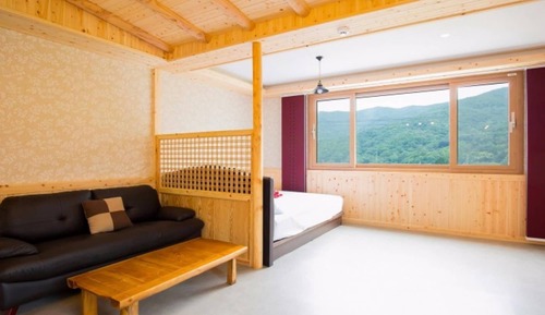 Room (Room 105)