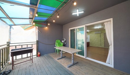 Room (Waves (Haneul-dong))