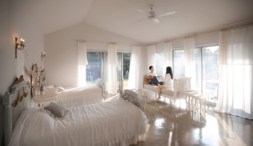 Room (Merci (Unshared House Jacuzzi))