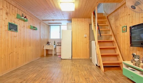 Room (Green Firefly)