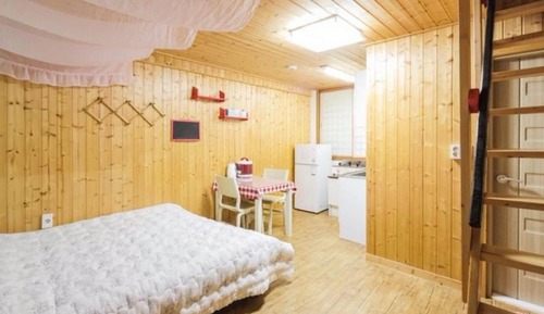 Room (Red Firefly)