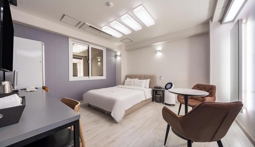 Room (Deluxe for 1 (Air Purifier Styler Des)