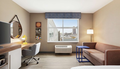 Room, 1 King Bed, Refrigerator