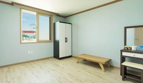 Room (Room 3)