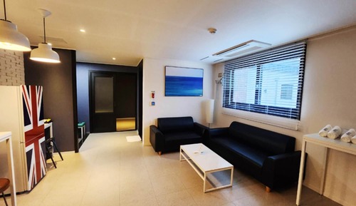 Room (Family Room B (bidet/hotel bedding/hi)