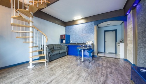 Room (Blue)