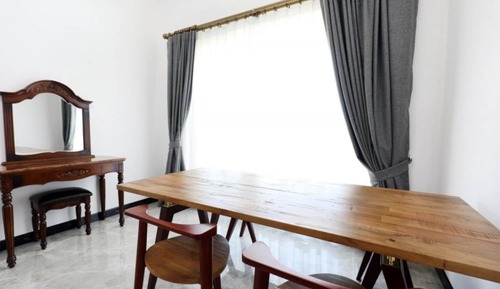 Room (T201)