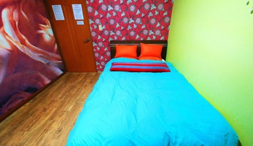 Room (Room 302)