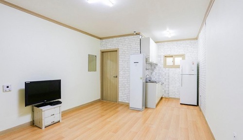 Room (Twin Room 2)