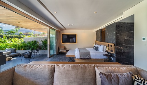 Master Suite Swim Out Tropical View