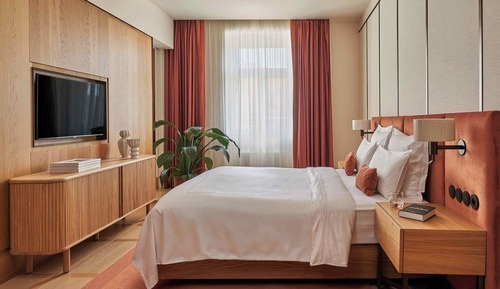 Deluxe Suite