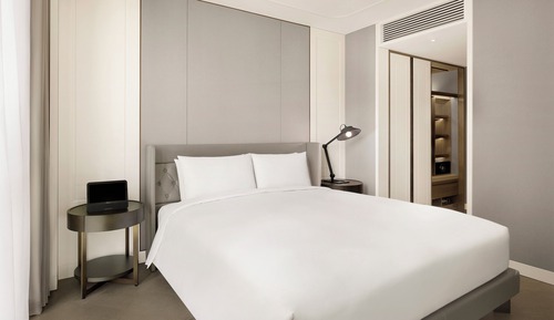 1 Bedroom Deluxe Suite with 1 King Size Bed