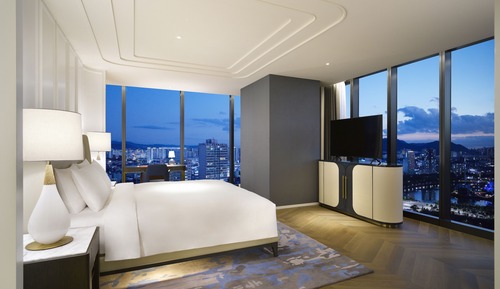 Opera Suite with Club Millésime Access, 1 King Size Bed, Lake View