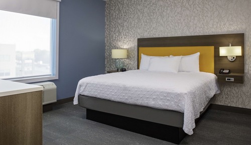 Suite, 1 King Bed, Accessible, Non Smoking (Roll-In Shower)