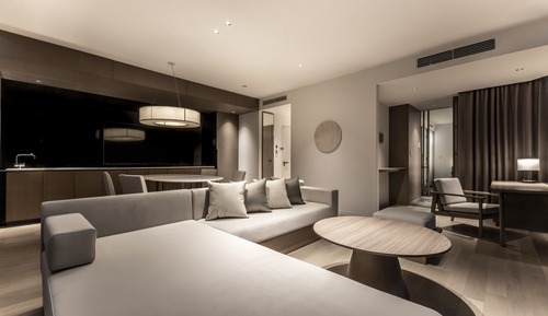 ICONIC Suite, Non smoking (with Lounge Access)