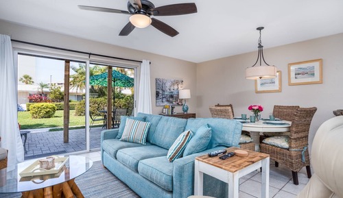 Condo (Jamaica Royale 2BR TownHome)
