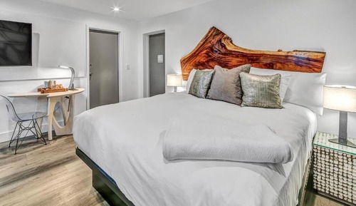 Standard Room, 1 King Bed