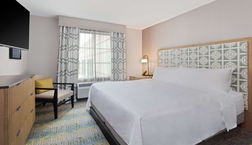 Suite, 1 King Bed, Accessible, Bathtub