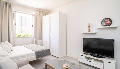 Apartment (Studio Apartment)
