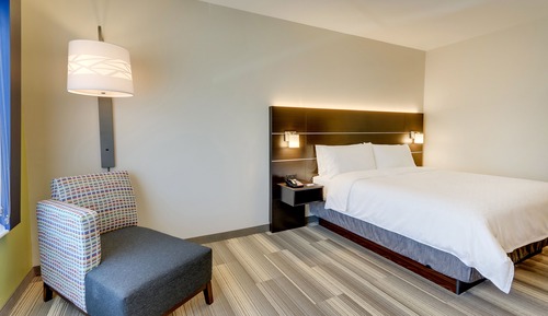 Standard Room, 1 King Bed, Roll-in Shower (Mobility)