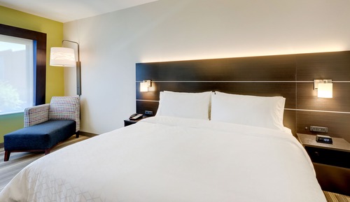 Standard Room, 1 King Bed, Roll-in Shower (Mobility)