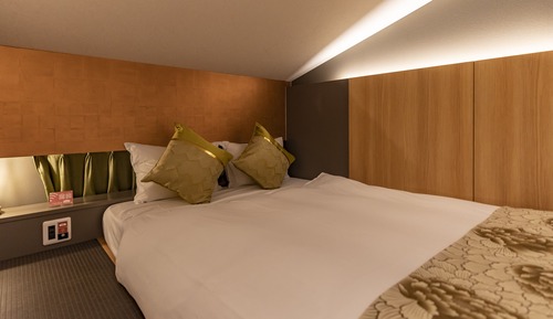 306GB Gold Big Bed, Non smoking