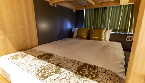 304GB Gold Big Bed, Non smoking