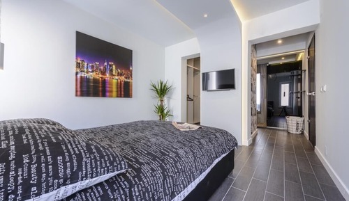 Apartment (Two Bedroom Apartment with Balcony an)